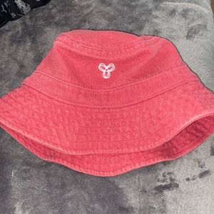 Aritzia bucket hat